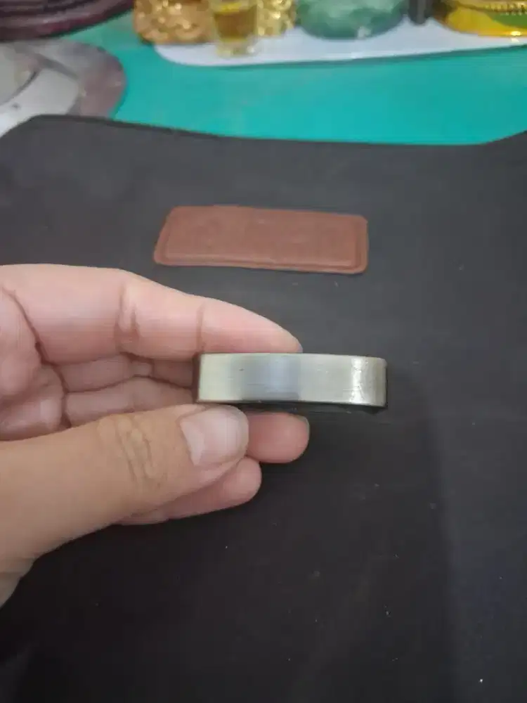 Penahan unjung ikat
Pinggang warna silver
Limited edition
Barang teraw
