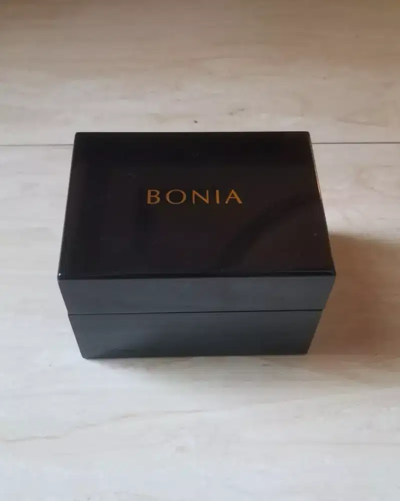 Box bonia original
