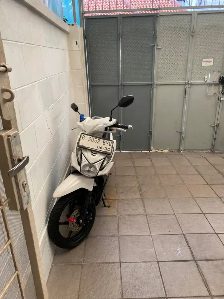 Dijual beat F1 putih