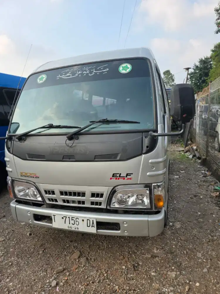 Isuzu elf nhr 55 minibus