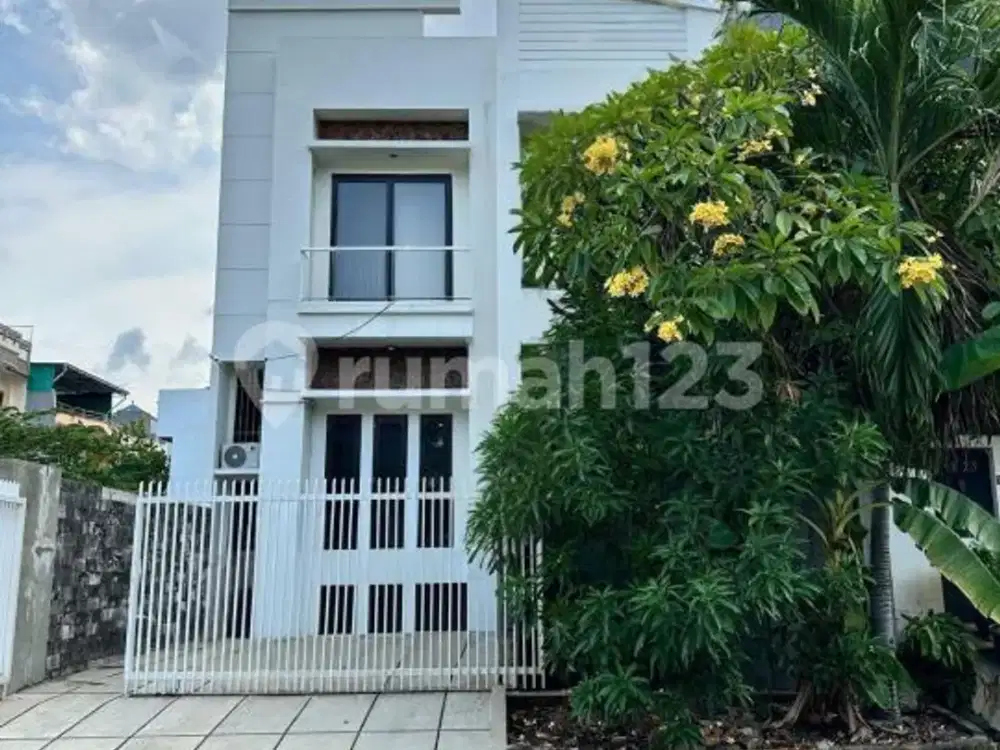 Ceiling Tinggi 3.8m 2 Lantai. Lebar Jalan 3 Mobil Rumah Taman Harapan Indah Jelambar Lebar Jalan 3mobia