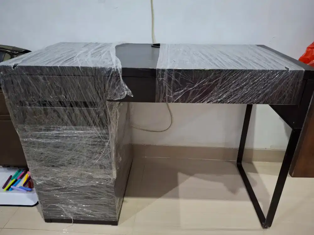 Di jual meja kerja/ meja belajar