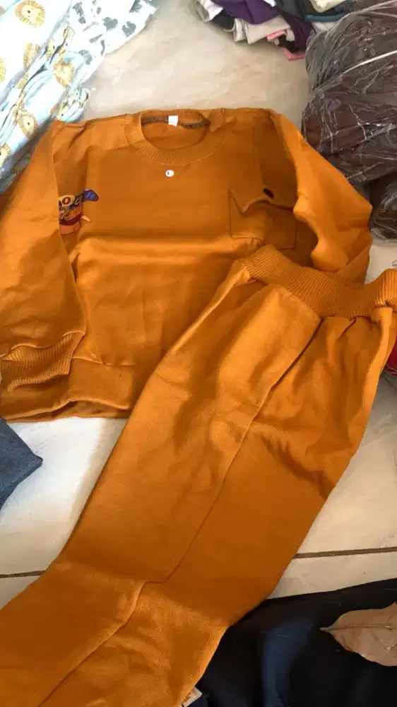 Satu set baju bobo anak