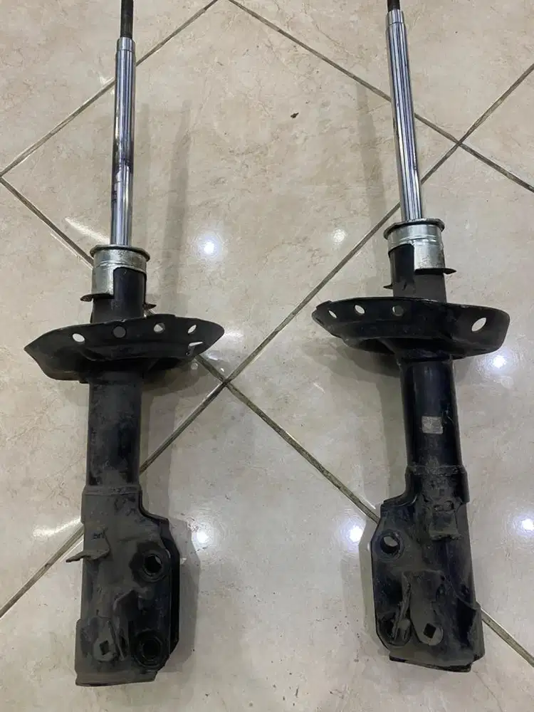 Shockbreker Depan bekas honda freed 2013