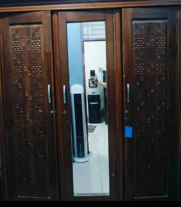Dijual lemari kayu jati asli