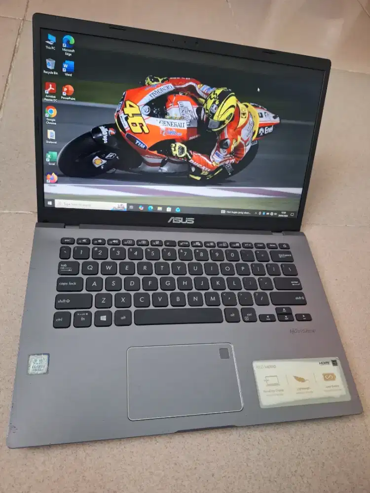 Bismillah dijual laptop asus vivobook slim core i3 siap pakai