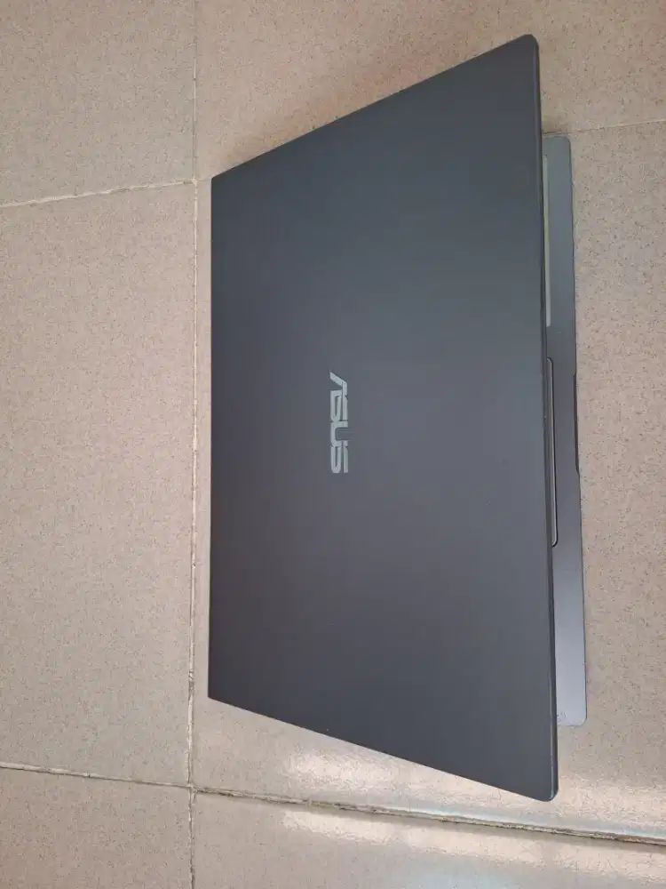 Bismillah dijual laptop asus vivobook slim core i3 siap pakai