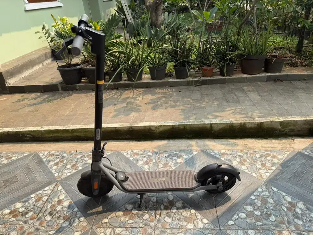 SCOOTER LISTRIK SEGWAY NINEBOT F2