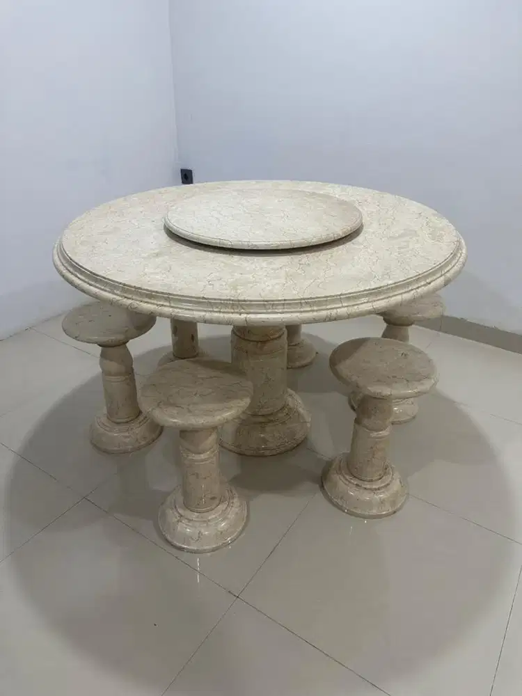 Meja Marmer Bulat
