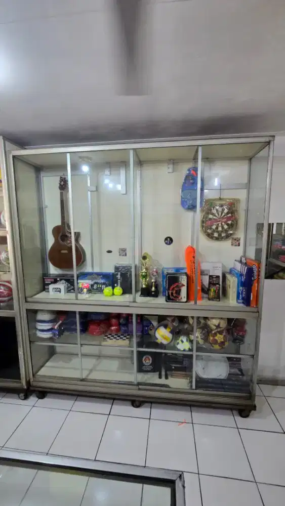 Etalase Second Ukuran 2.3 Meter x 2.2 Meter