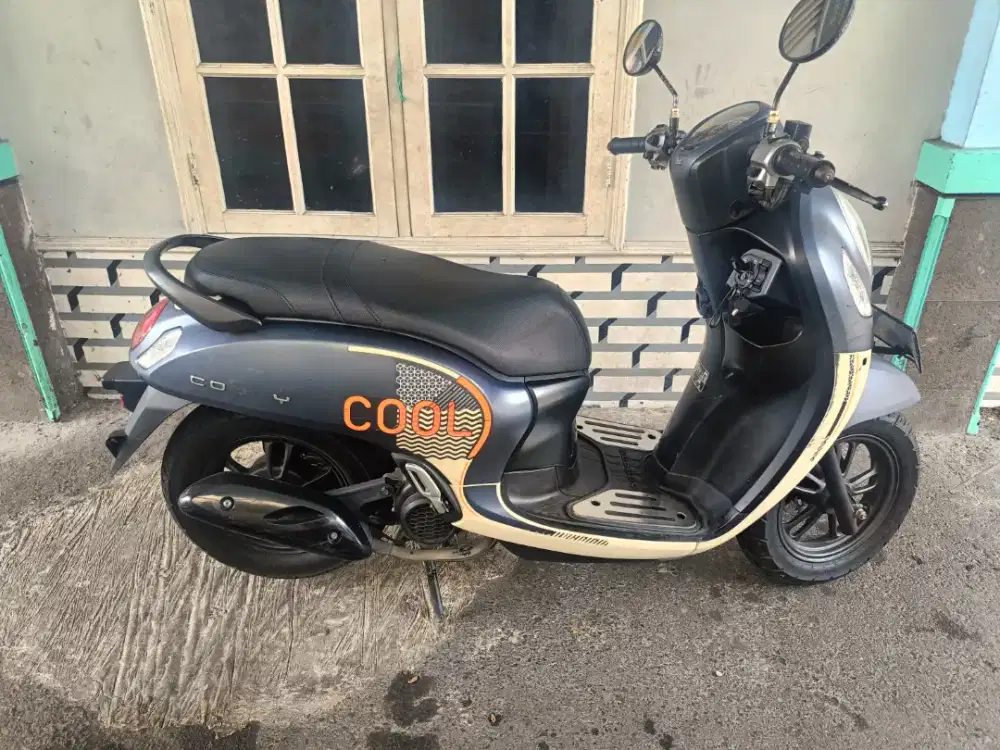 Scoopy 2022 Biru Cream