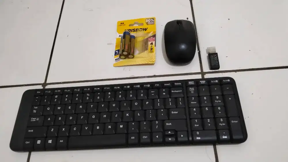 Logitech MK220 Combo Keyboard dan Mouse Wireless Compact dan Battery