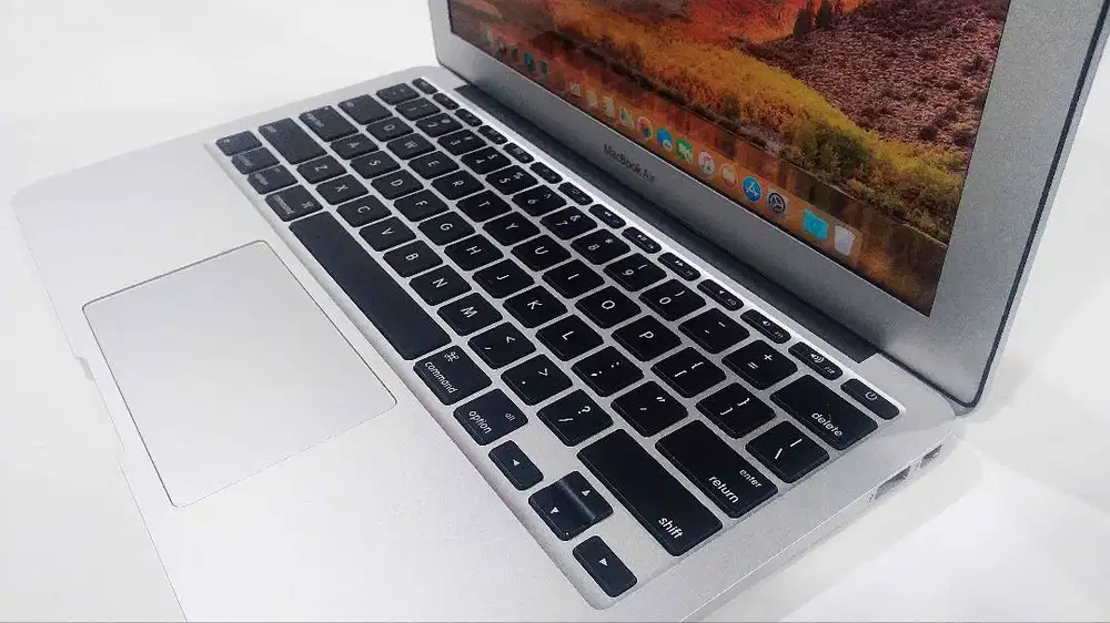 cuma 2jutaan MACBOOK AIR MJVM2 early 2015 Intel Core i5