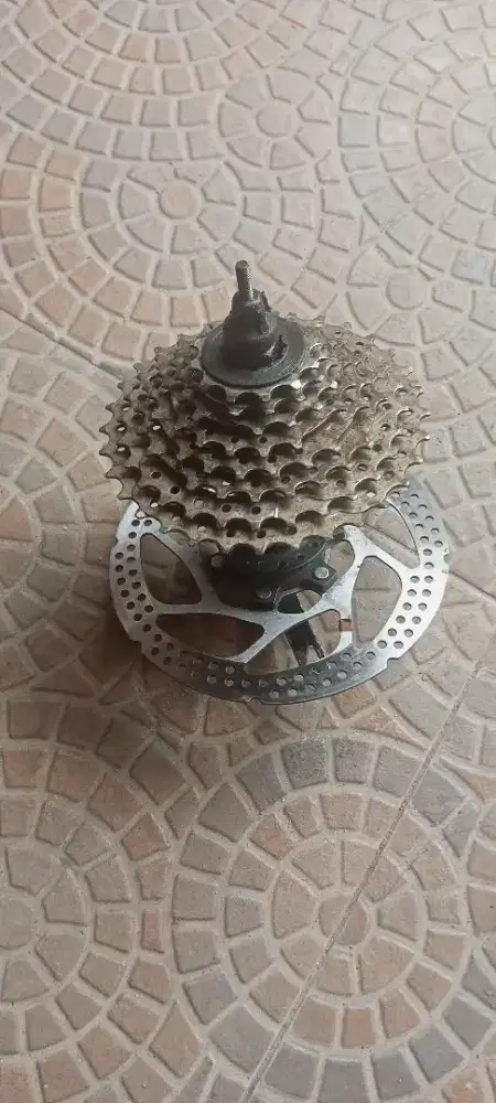 Di jual, sprocket 8 speed dan hub Shimano