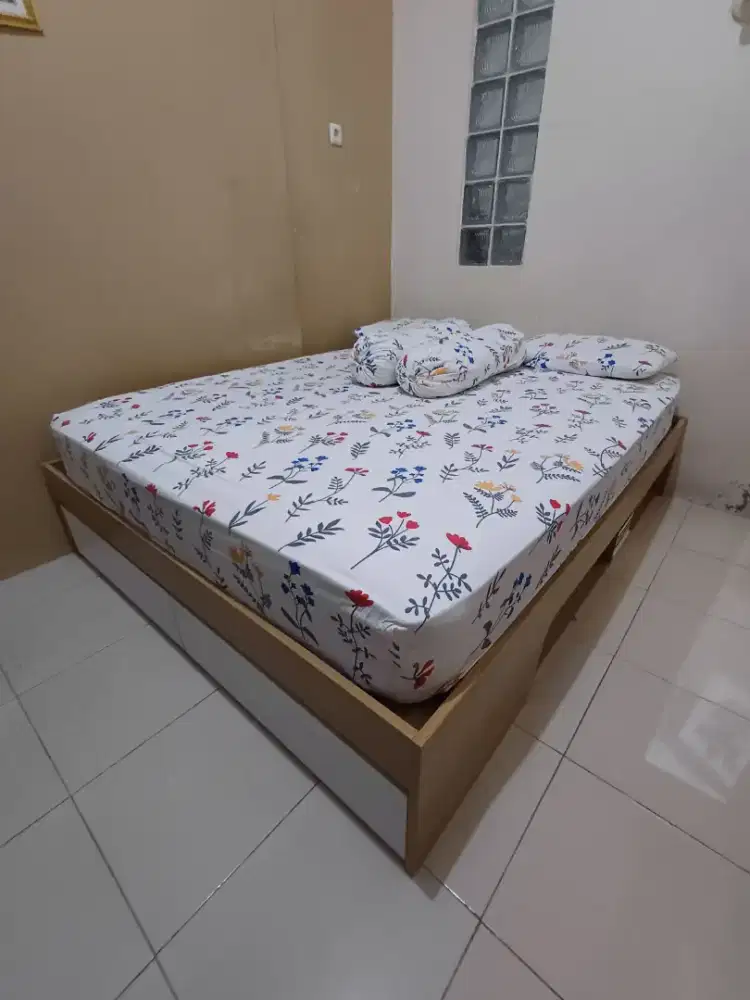 Dijual Tempat Tidur ukuran 160 x 200 cm