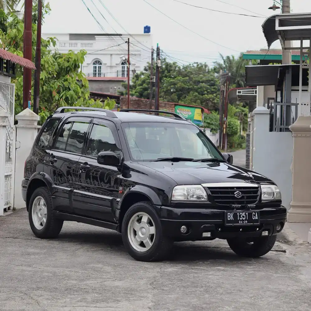 Suzuki Escudo 2.0 Manual Tahun 2001 (Istimewa)