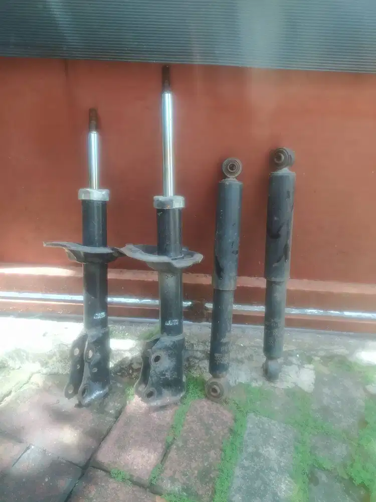 Shockbreaker depan dan belakang Yaris bapow