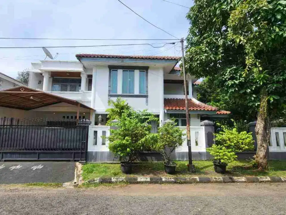 Dijual Rumah Siap Huni dengan 5 Kamar Tidur di Bintaro SC 0616