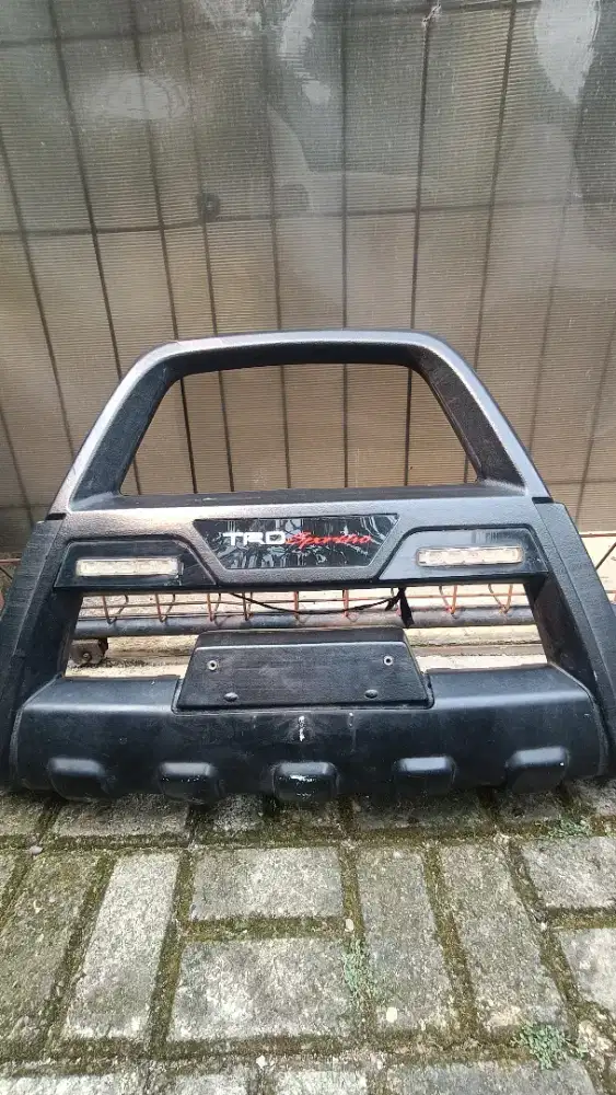Tanduk dan bumper mobil