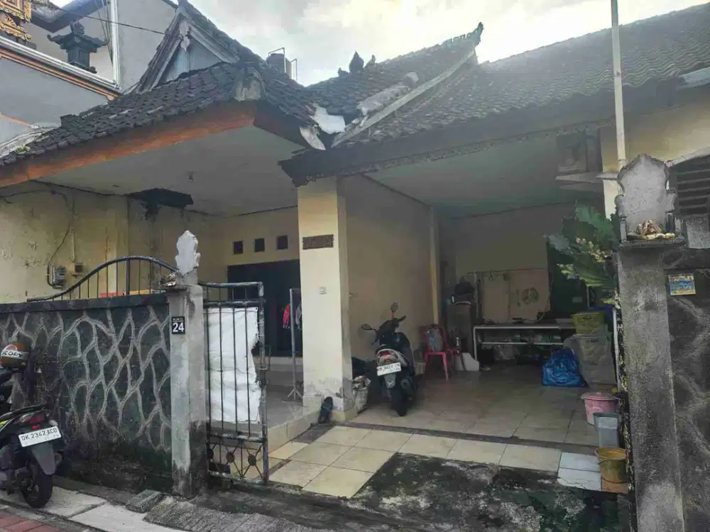 Dijual rumah second lantai 1 berlokasi jlan dalung permai belakang clandys
