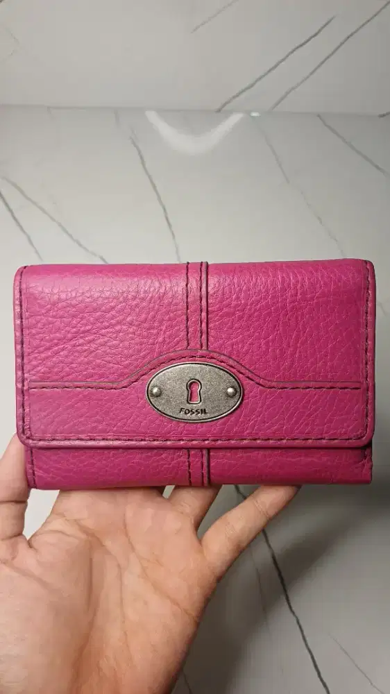 Dompet wanita fossil fushia