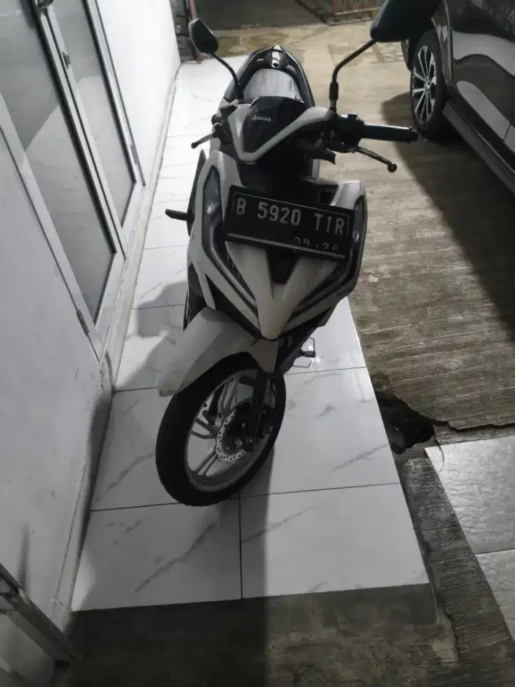 Vario cbs iss 2021 putih