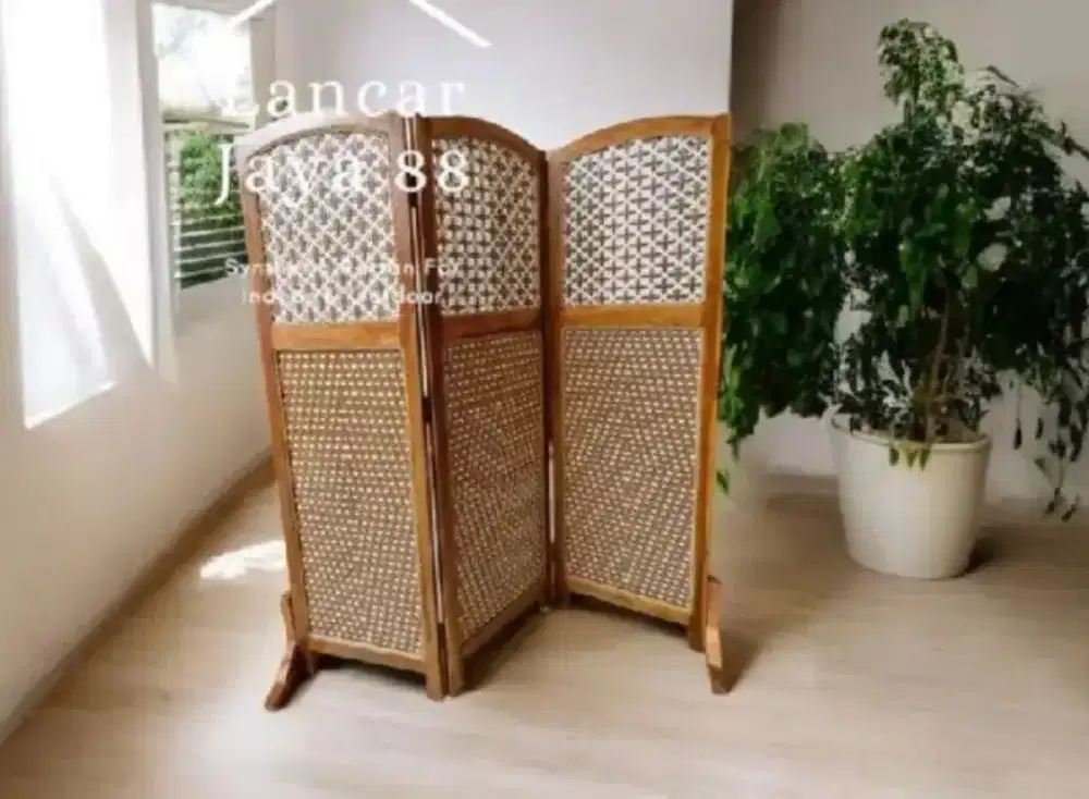 Penyekat Ruangan Kayu Anyaman Rotan Sintetis