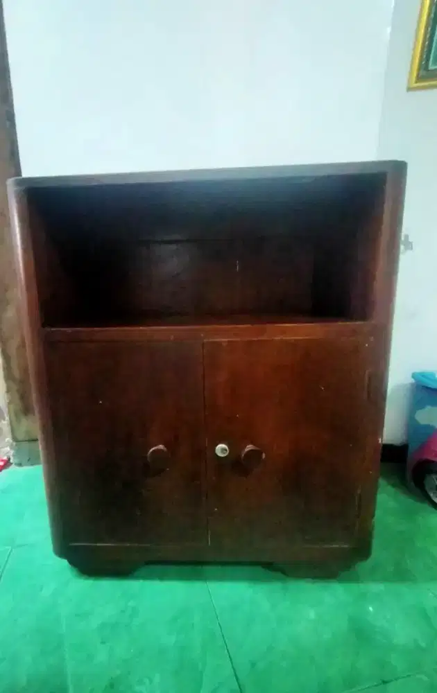 Lemari Nakas Antik