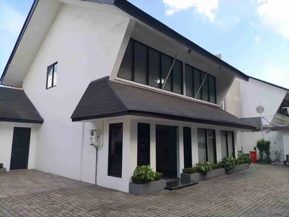 Disewakan Rumah Komersil untuk kantor, klinik, Bank, Restaurant