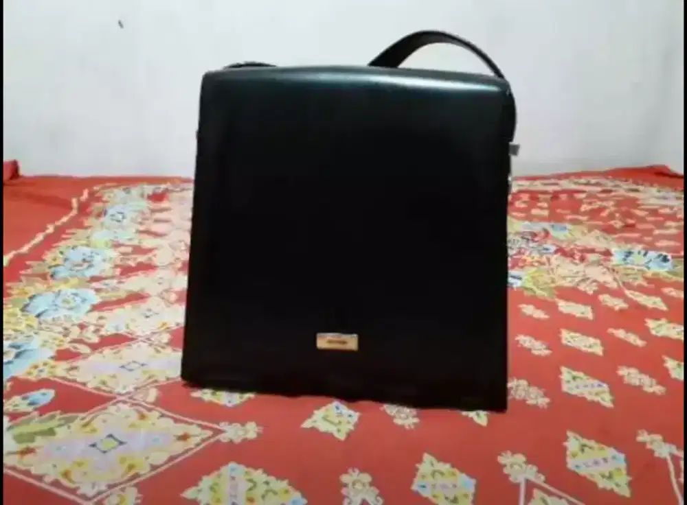 Tas Guess Hitam Good Condition