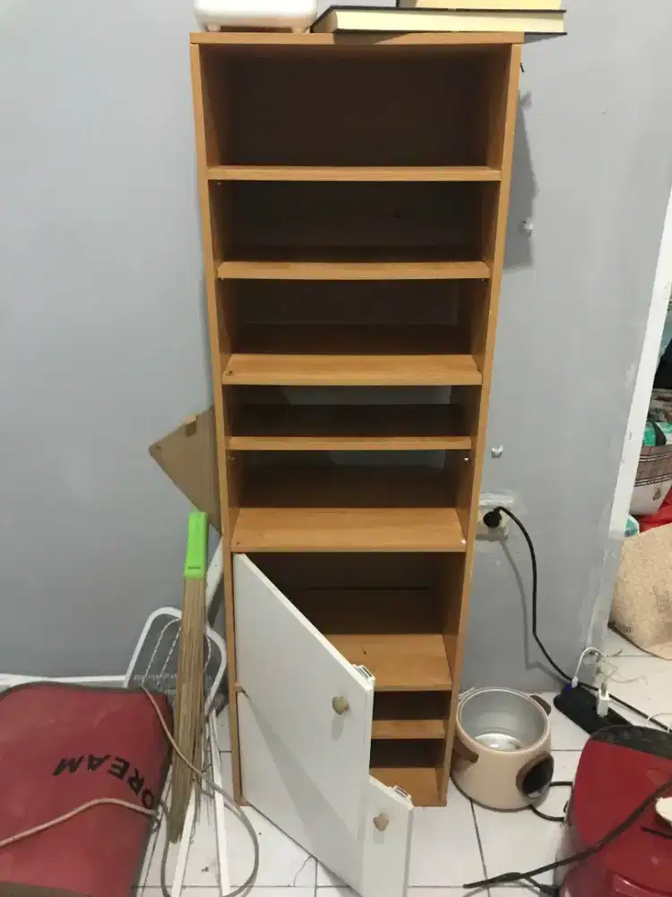 Dijual Lemari Buku Bekas