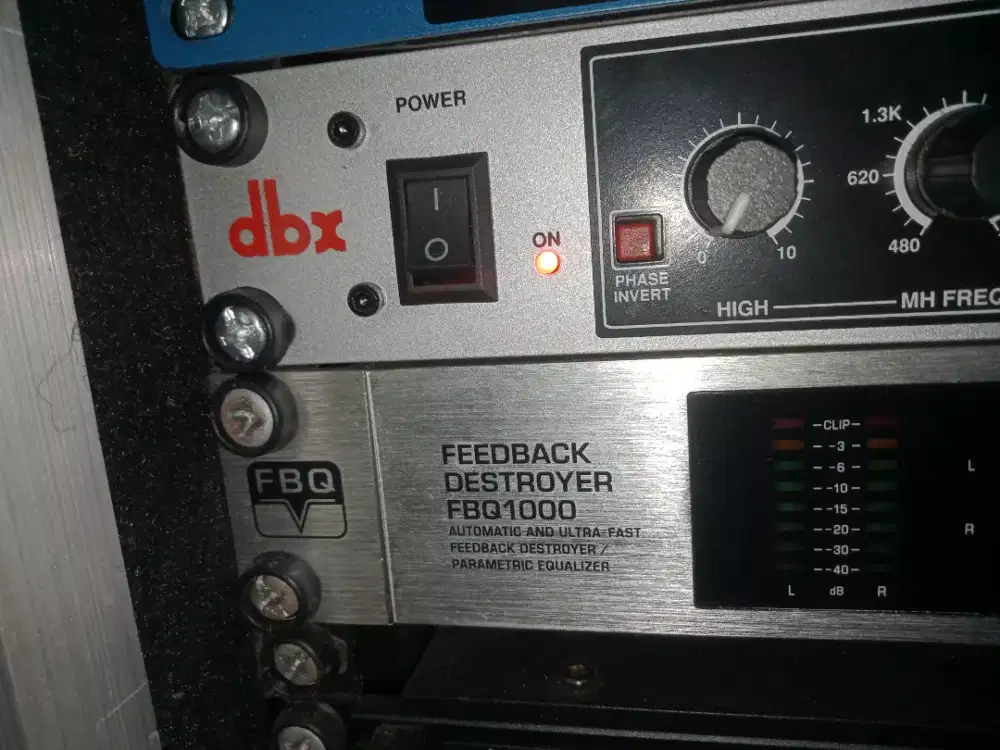Feedback destroyer Behringer FBQ1000 + crossover dbx224XL