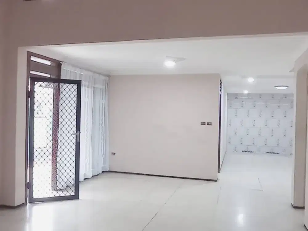 Disewakan Rumah 1.5 lantai di Kayu Putih