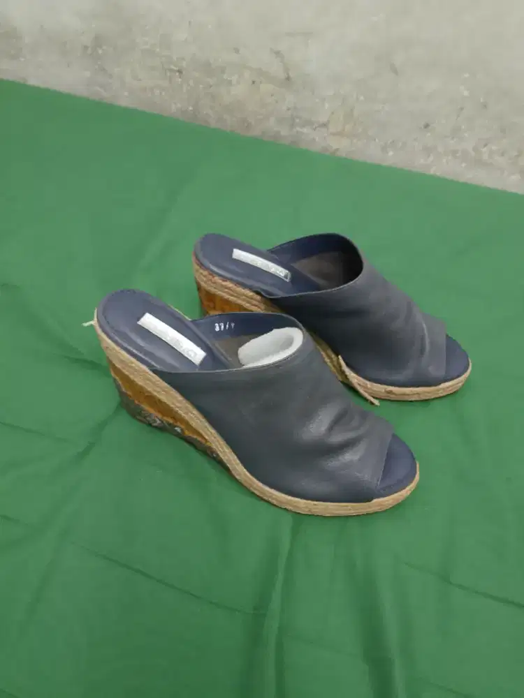 Sepatu wanita no 37 jarang pakai