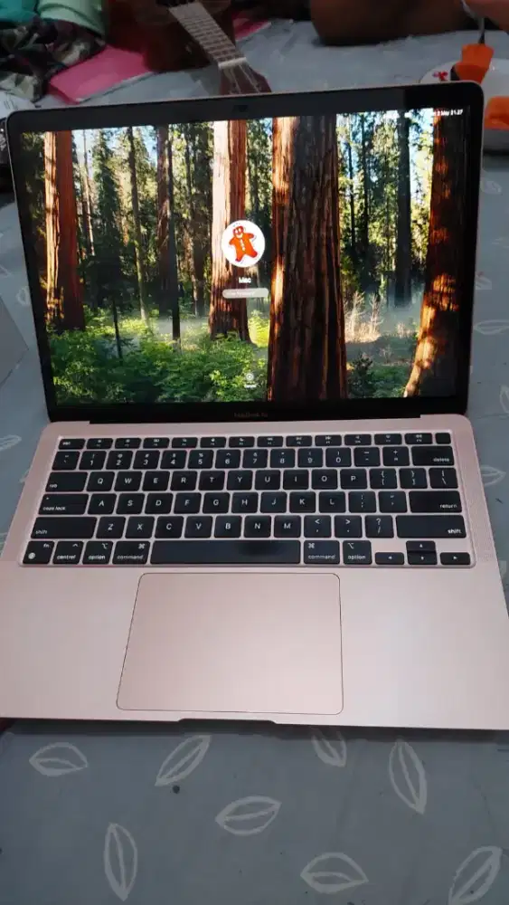 Macbook Air M1 kondisi sangat mulus terawat lengkap dusbuku resmi IBox