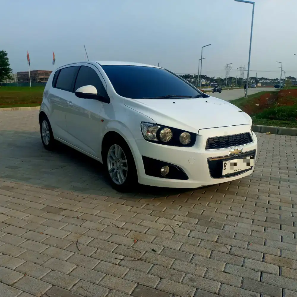 Chevrolet aveo sonic 1.4 at 2013