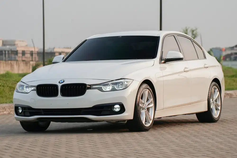 BMW 320i Sport Shadow Edition LCI 2019 (F30)