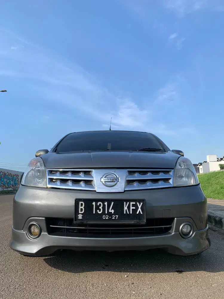 Nissan Grand Livina (2011)