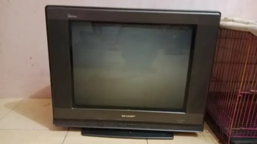 TV Sharp tabung