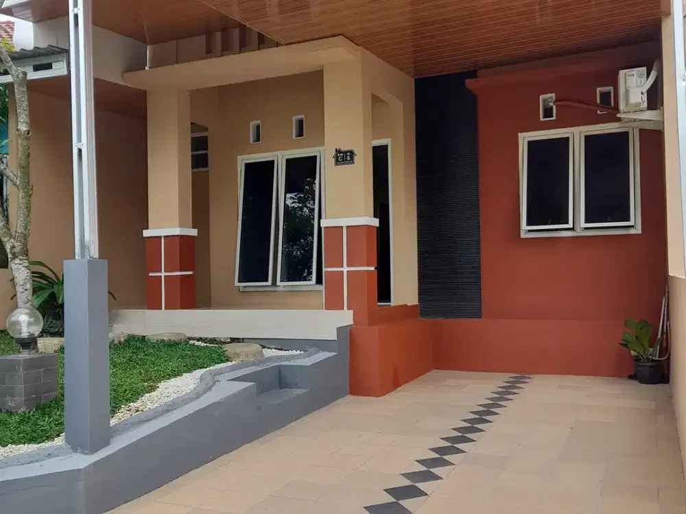 DISEWAKAN/ DIJUAL RUMAH ATAU KANTOR SEMARANG DEKAT JALAN RAYA SEMARANG SOLO & EXIT TOL, BEBAS BANJIR, VIEW CANTIK DEKAT JALAN RAYA. BISA UNTUK TEMPAT USAHA ATAU KANTOR