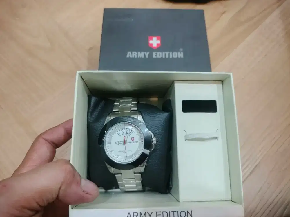 Jam tangan army