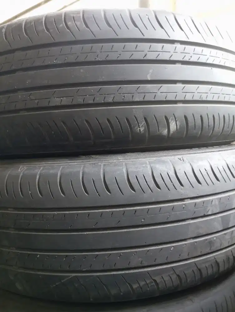 Ban bekas mobil 215/60 r17  bridgestone, dunlop