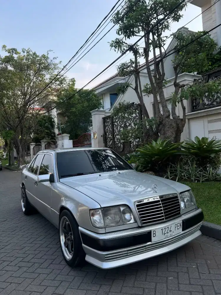 Mercedes-Benz E300 1990 Bensin