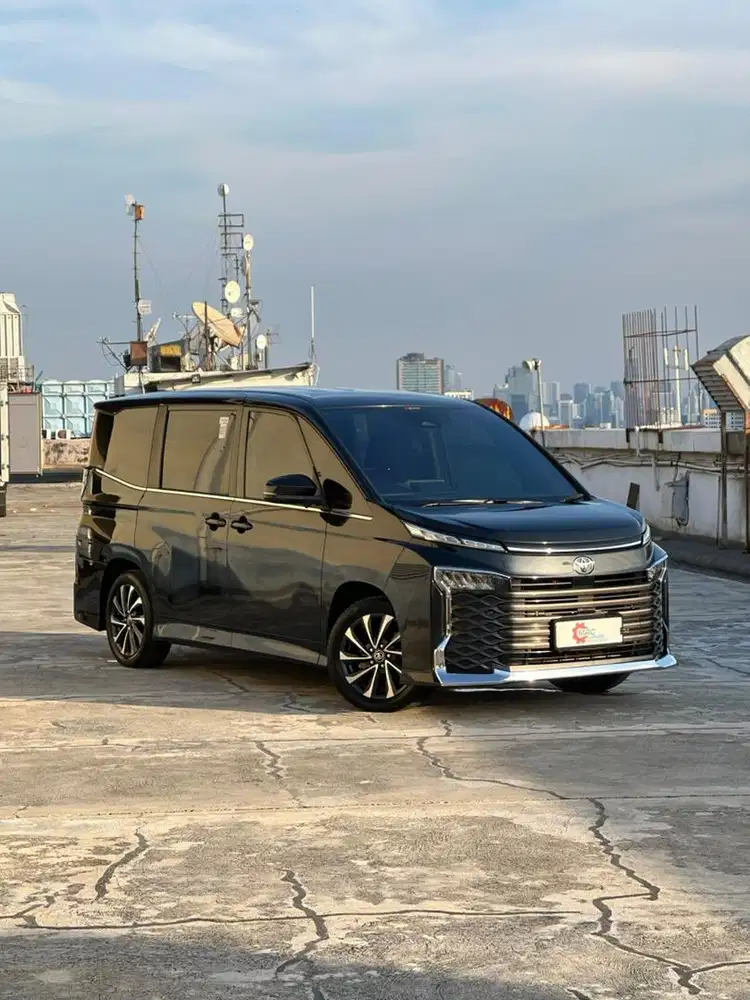 Toyota Voxy Facelift TSS  2022