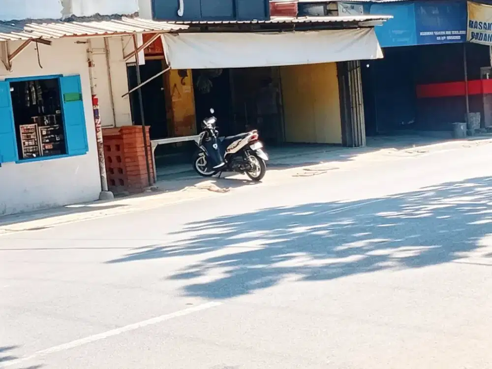 RUMAH BANGUNAN LAMA POROS JALAN RAYA  SUNANDAR PRIYA SUDARMO KOTA MALANG