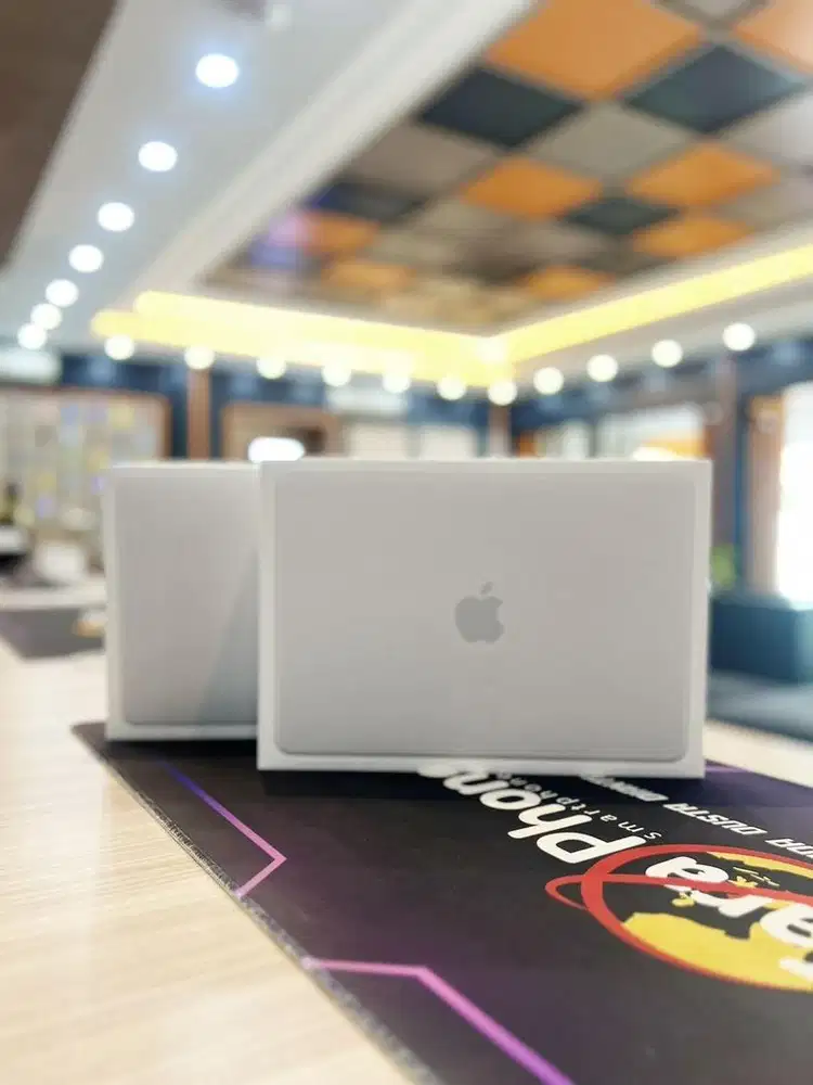 Macbook neo 8/256gb silver brand new
