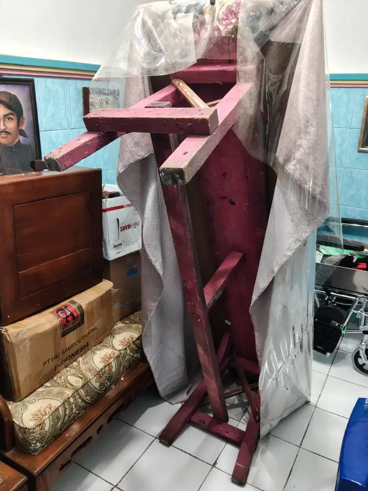 Meja panjang tebal