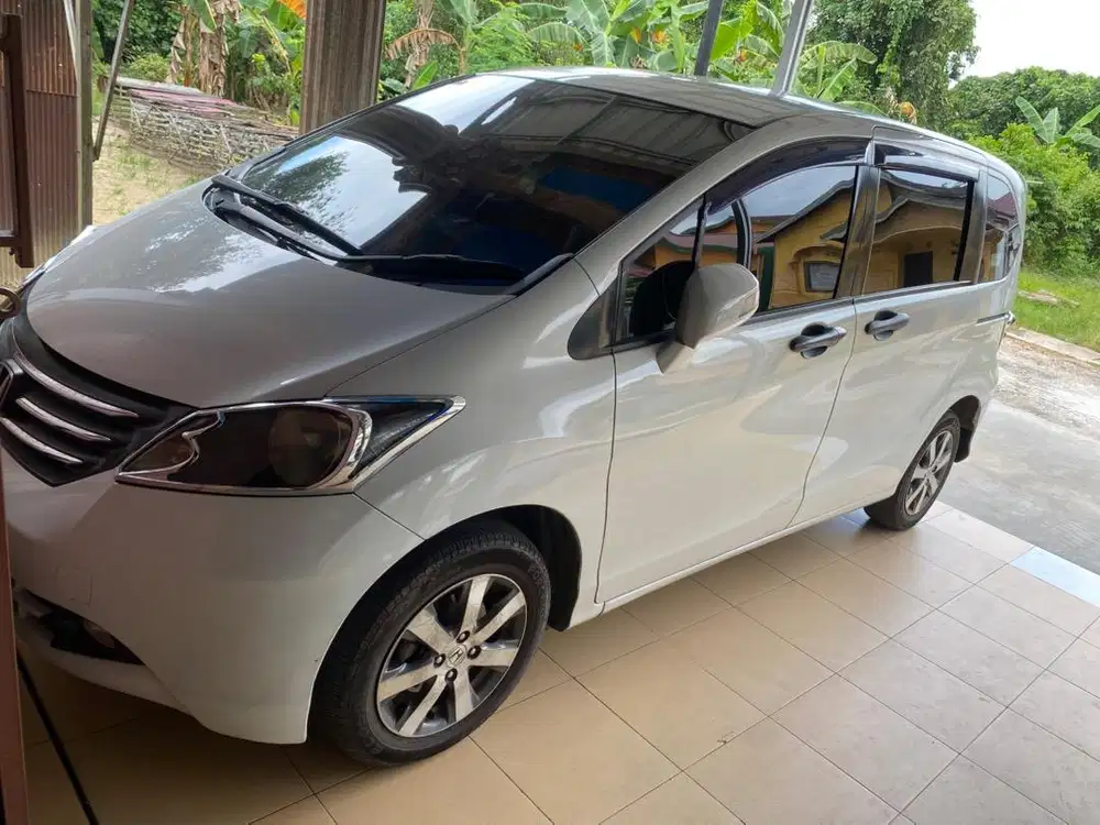 Jual cepat Freed E Psd 2012 Pemakaian