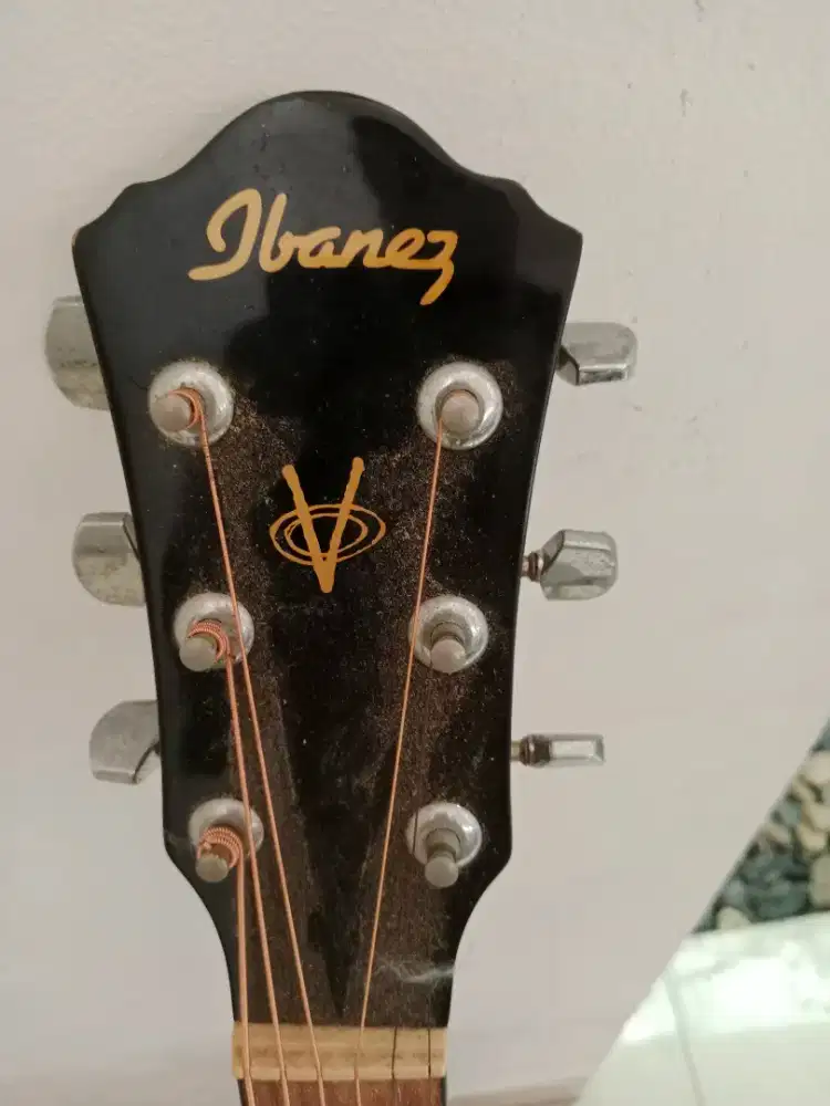 Gitar akustik Ibanez