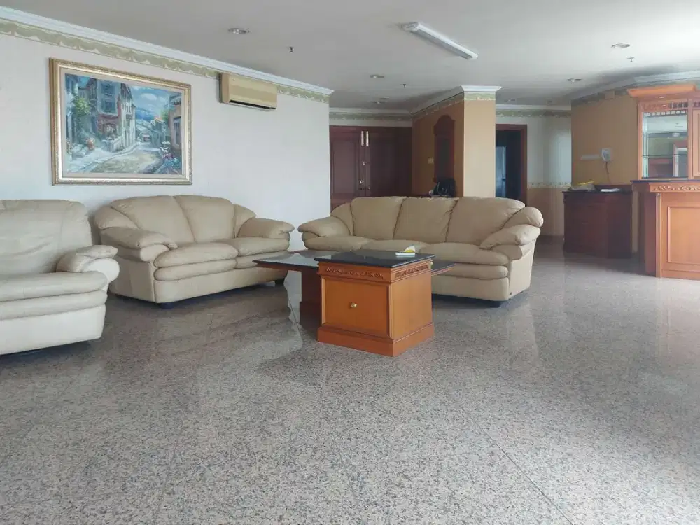 Disewakan Condominium Graha Family Lt 11 4BR Furnished REV.A551